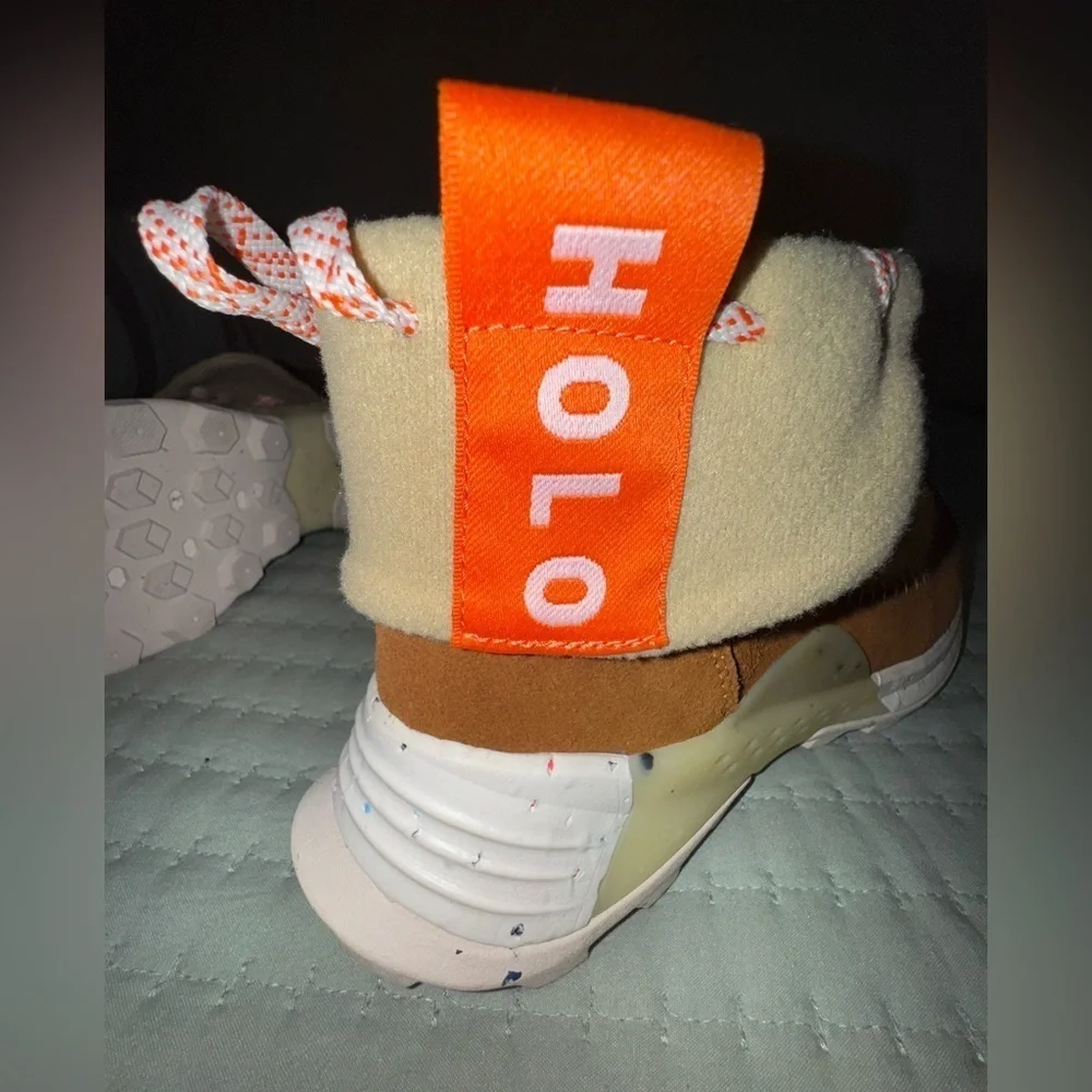 Holo Quorra Boots. Sand color with Orange Accents. Size 6.5 women’s NWT